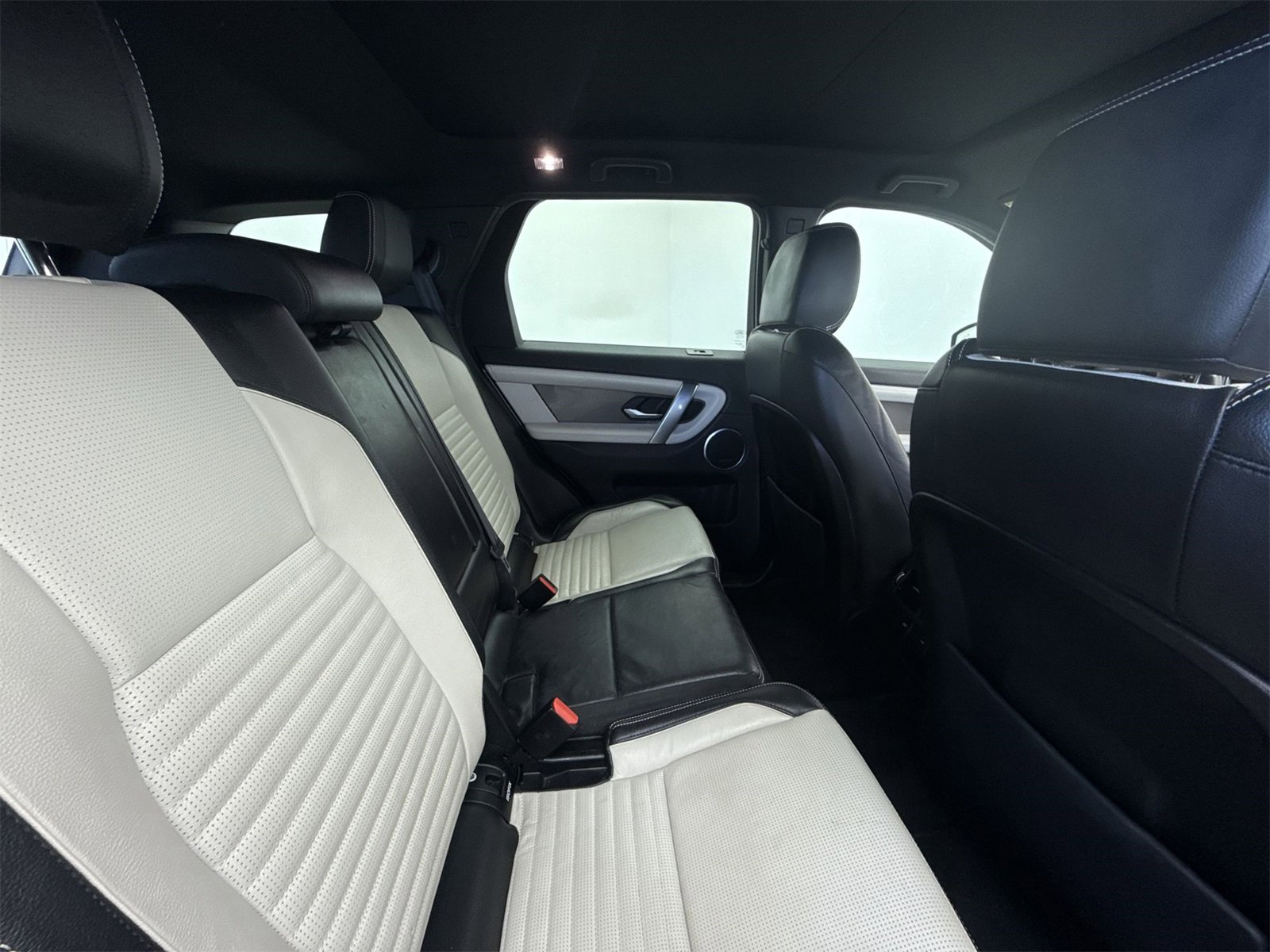 Used 2020 Land Rover Discovery Sport SE R-Dynamic image 32