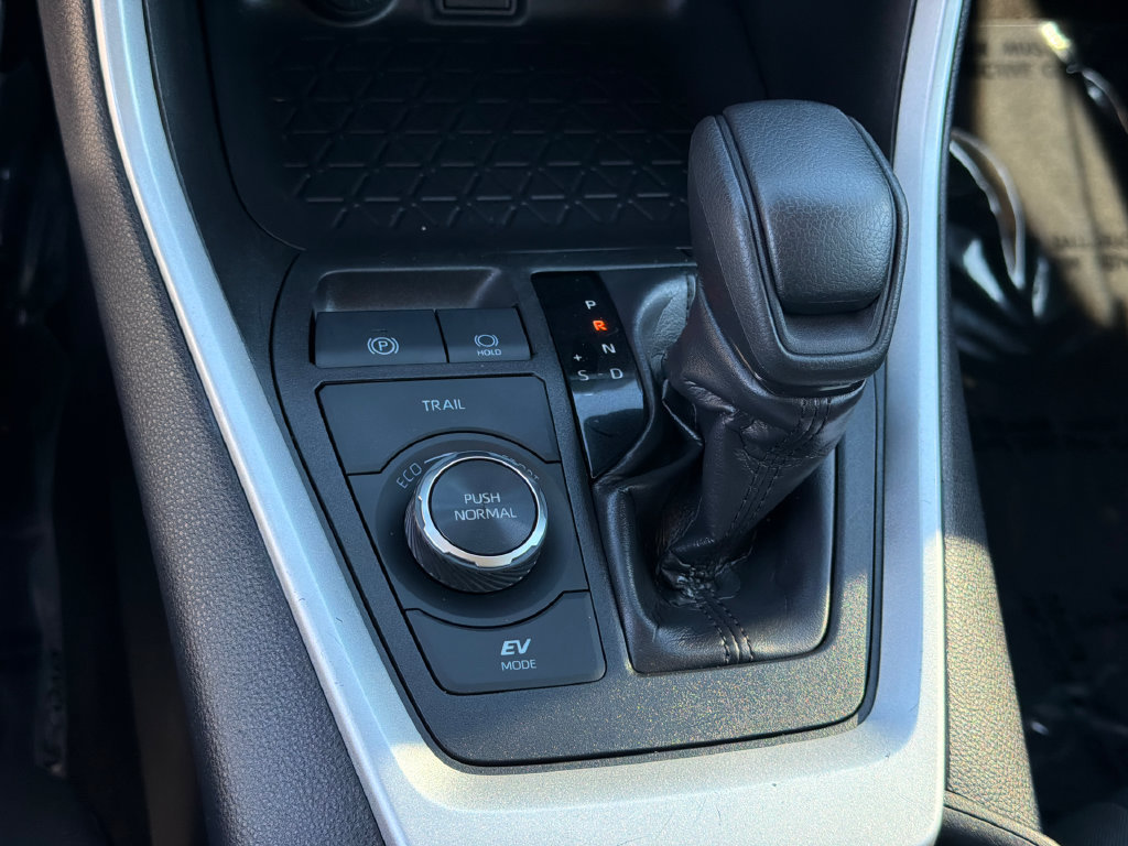 Used 2025 Toyota RAV4 XLE AWD/4WD image 29