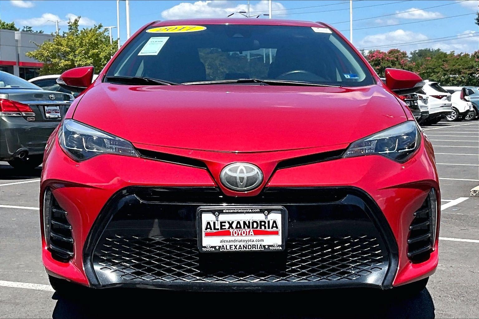 Used 2017 Toyota Corolla SE w/ Carpet Mat Package (TMS) FWD image 3