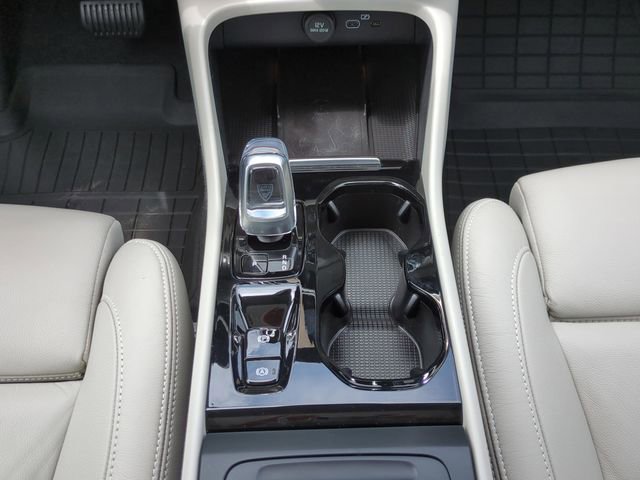 Certified 2024 Volvo XC40 B5 Ultimate w/ Protection Package Premier AWD/4WD image 14