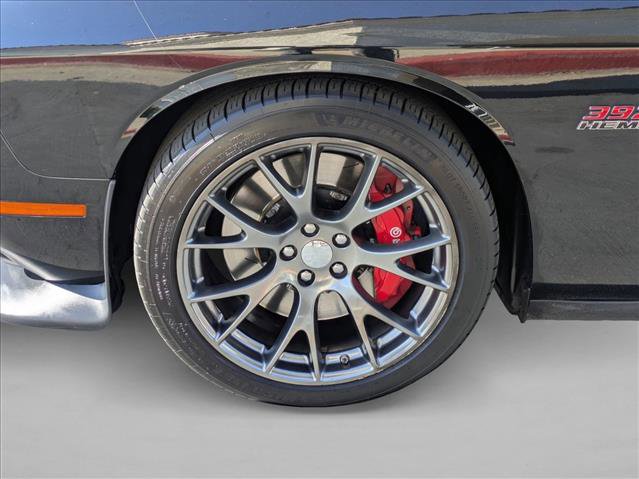 Used 2015 Dodge Challenger SRT RWD image 10