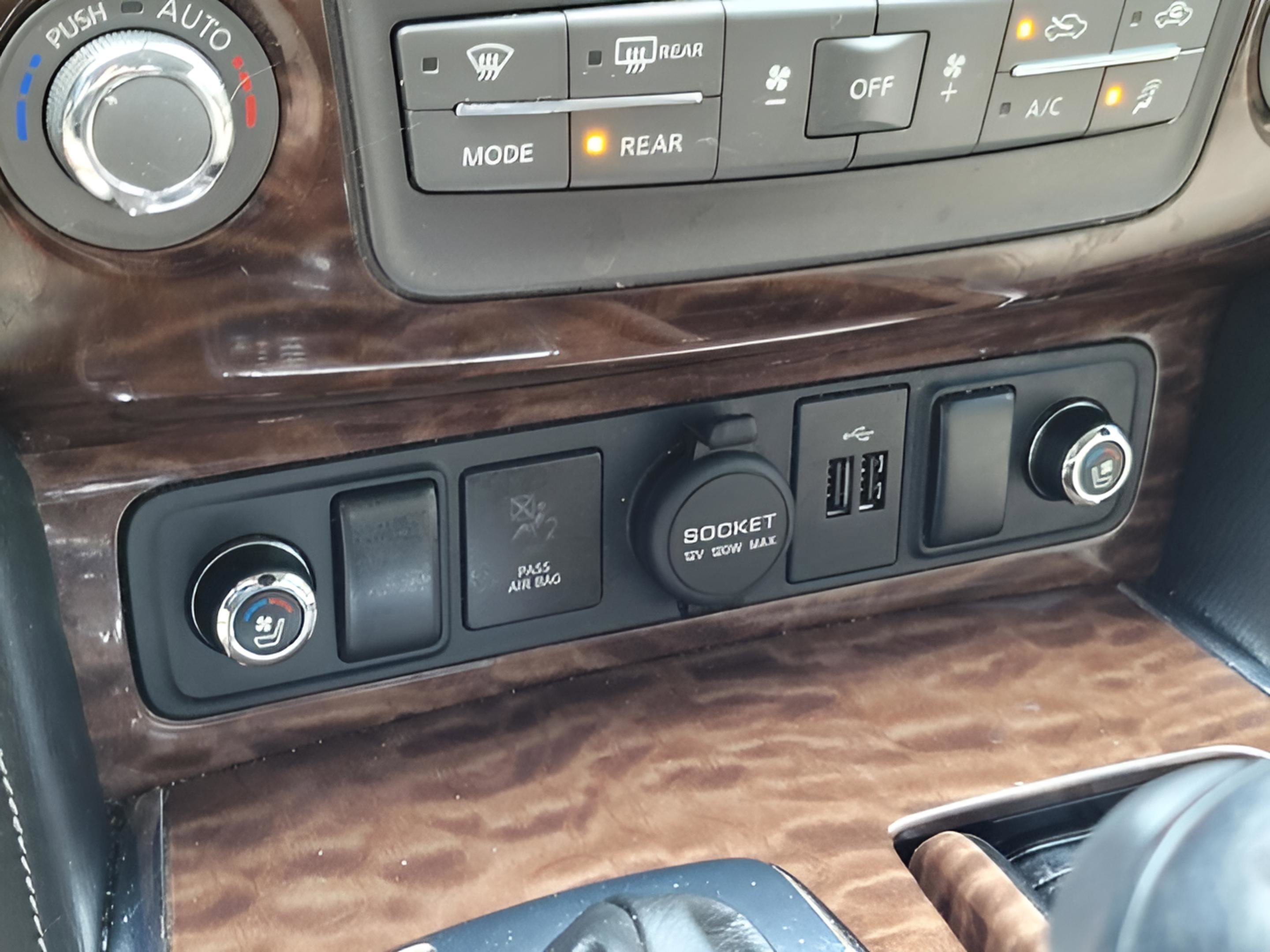 Used 2019 Nissan Armada Platinum w/ Captain's Chairs Package image 21