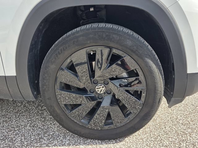 Used 2024 Volkswagen Atlas SE w/ Panoramic Sunroof Package FWD image 11