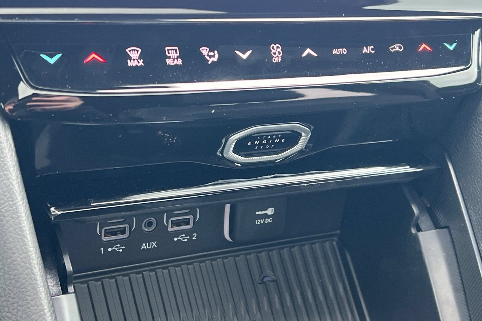 New 2026 Jeep Grand Cherokee Altitude AWD/4WD image 19