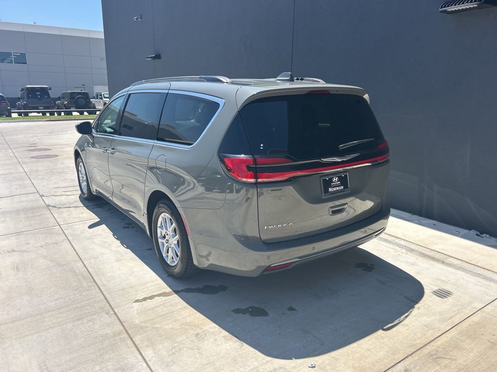 Used 2022 Chrysler Pacifica Touring-L image 5
