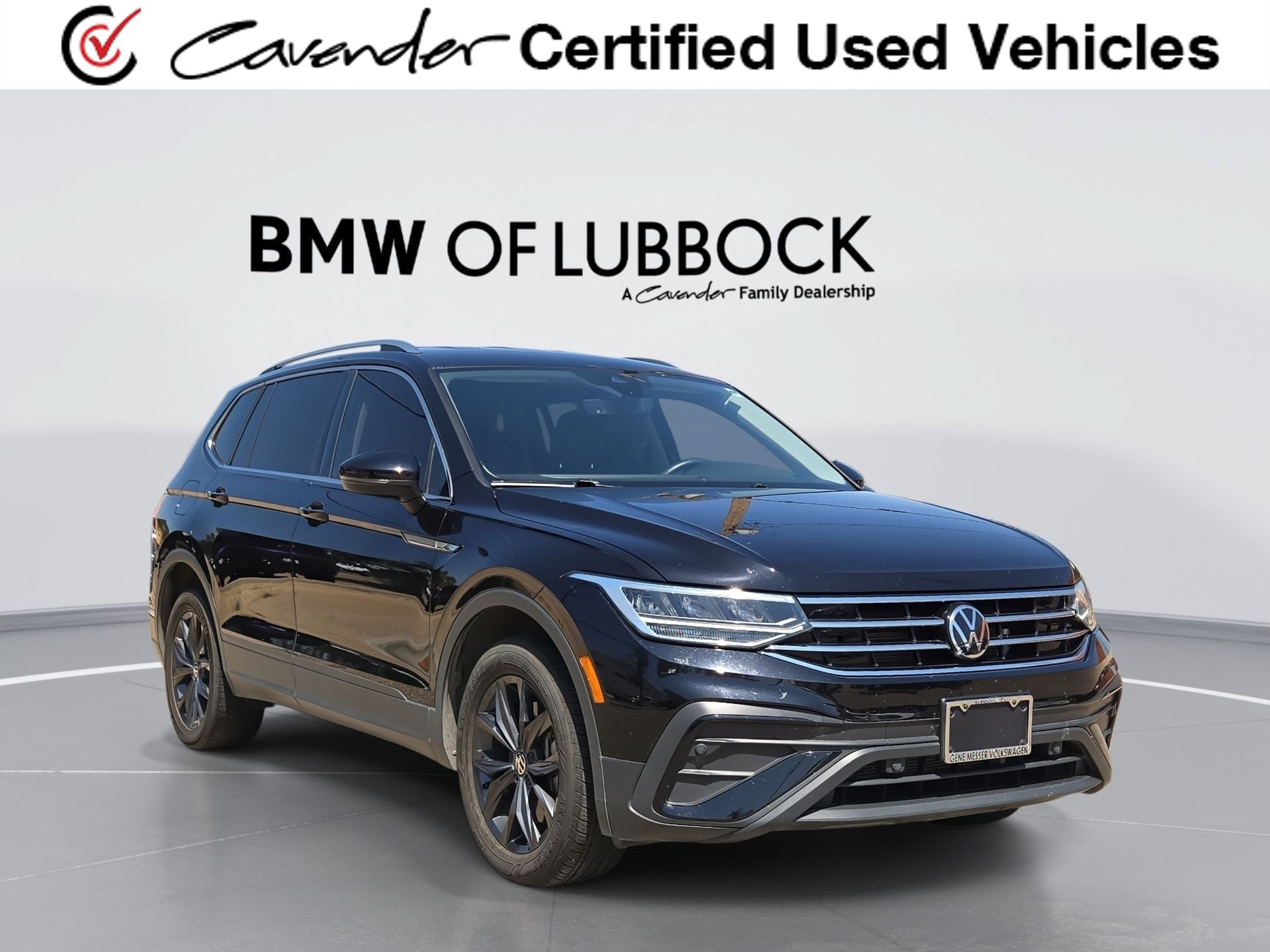 Used 2024 Volkswagen Tiguan SE AWD/4WD image 1