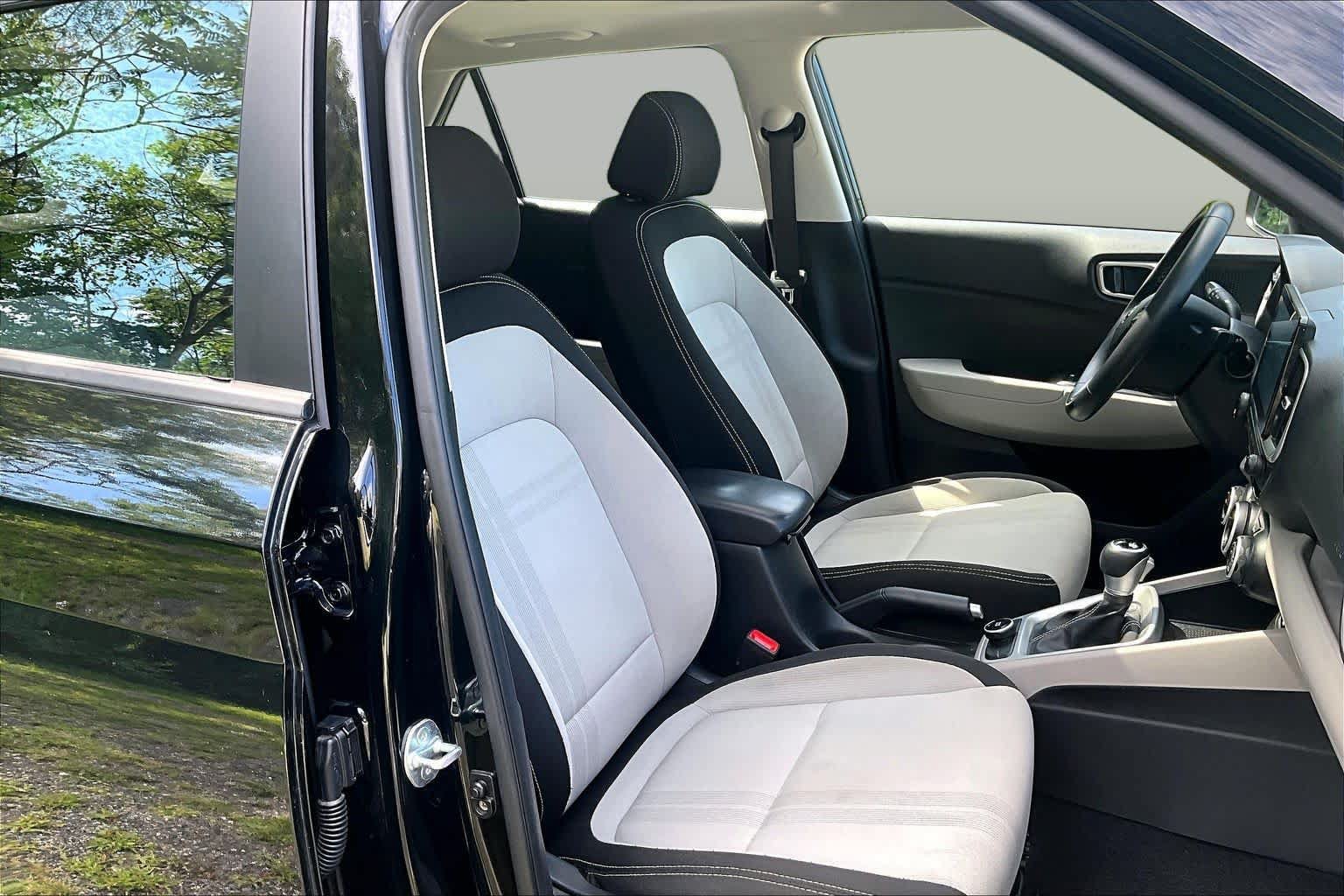 Used 2025 Hyundai Venue SEL FWD image 9