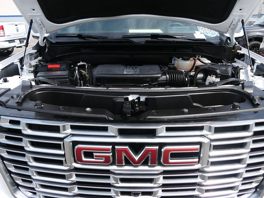Used 2025 GMC Yukon XL Denali RWD image 25