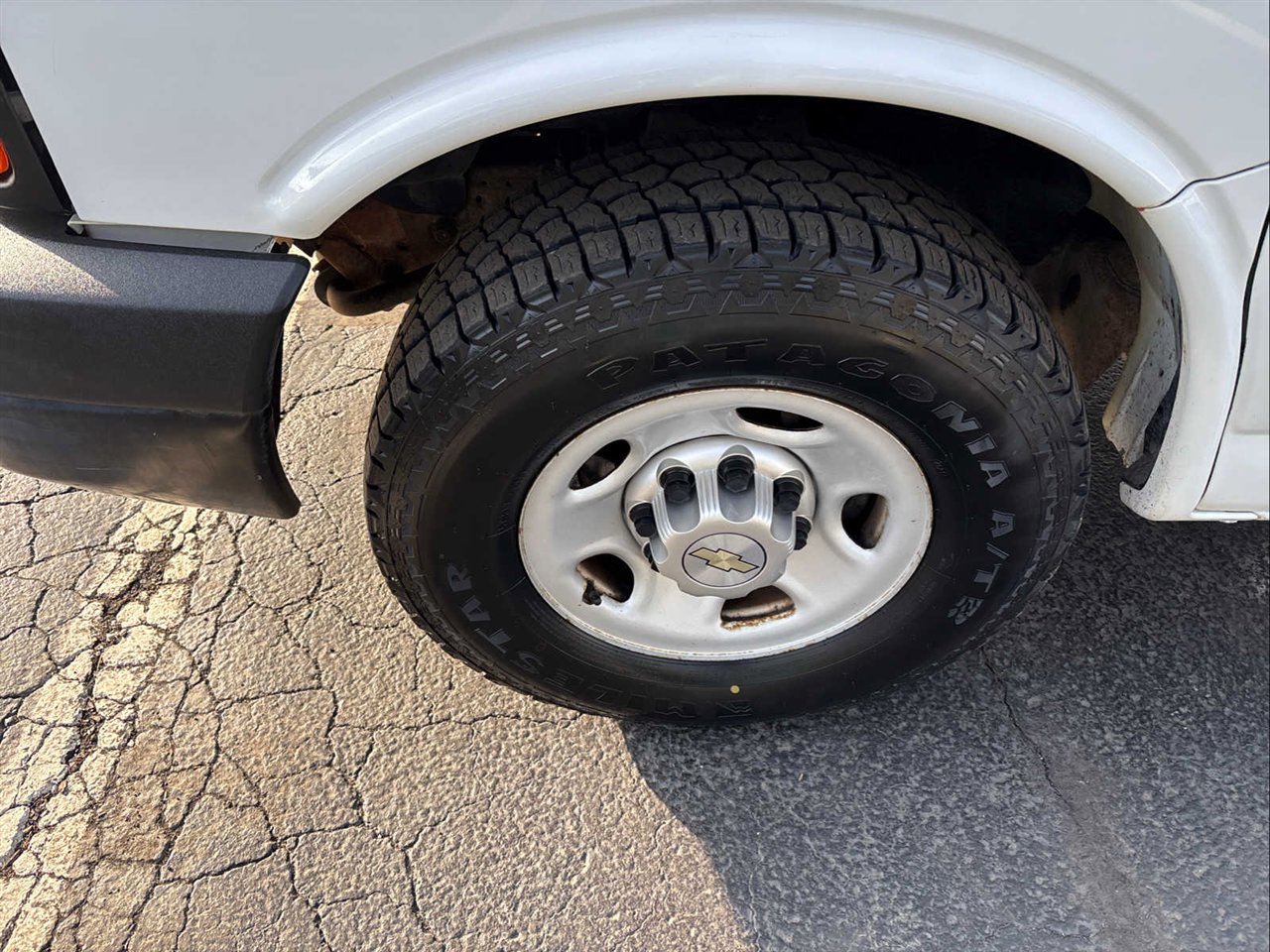 Used 2012 Chevrolet Express 2500 image 19