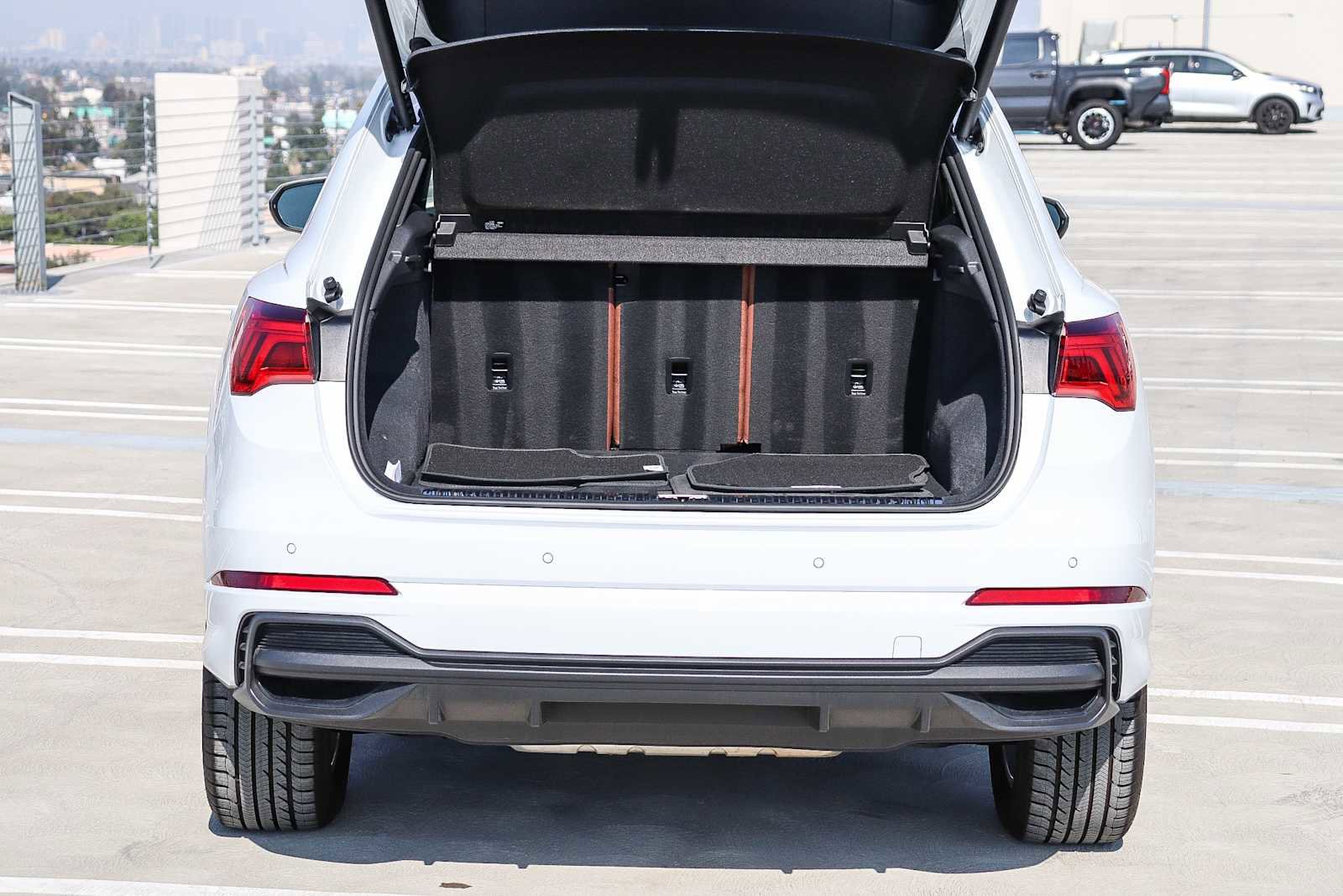 Used 2023 Audi Q3 2.0T Premium w/ Convenience Package image 38