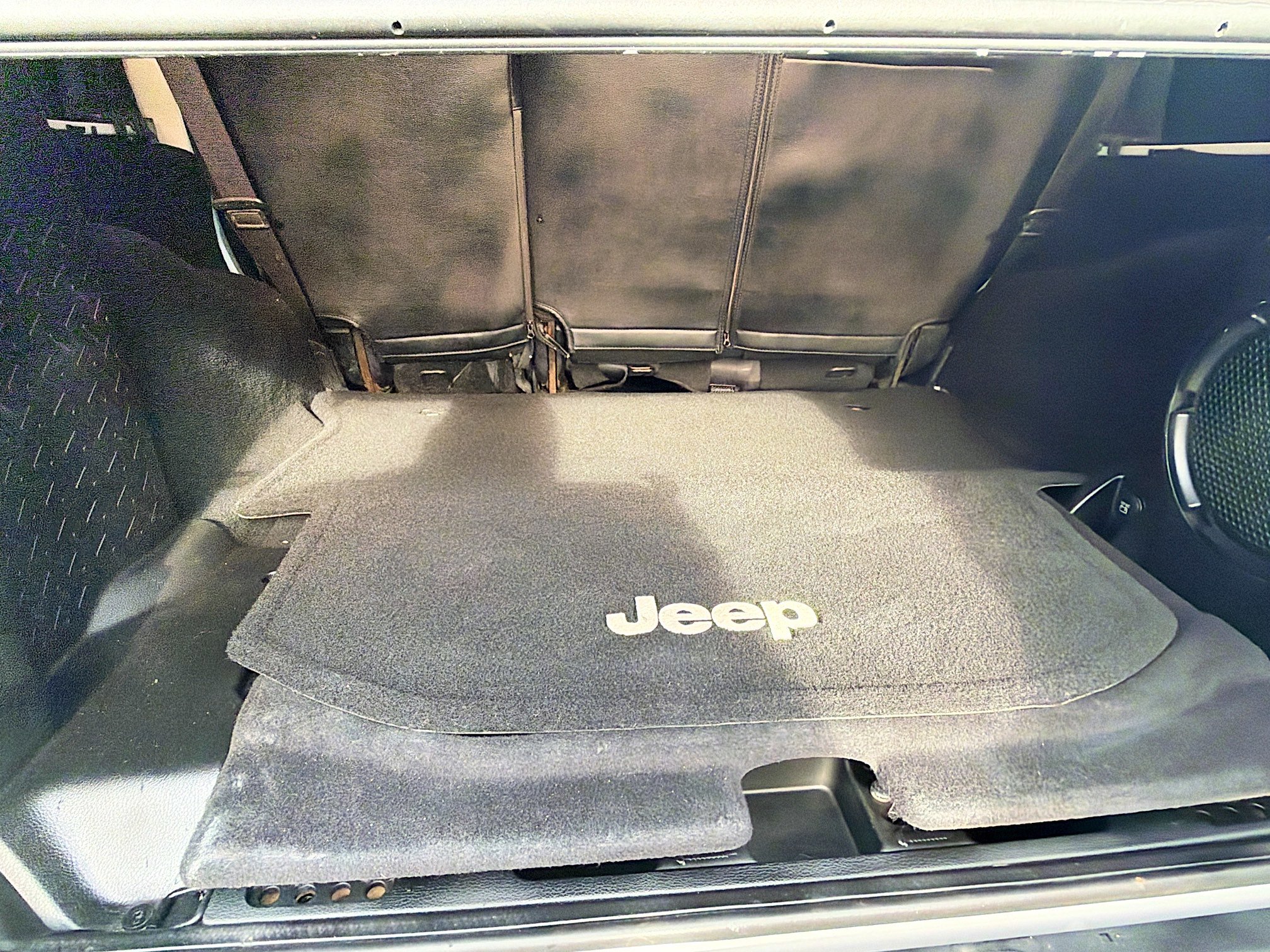 Used 2013 Jeep Wrangler Unlimited Sahara image 24