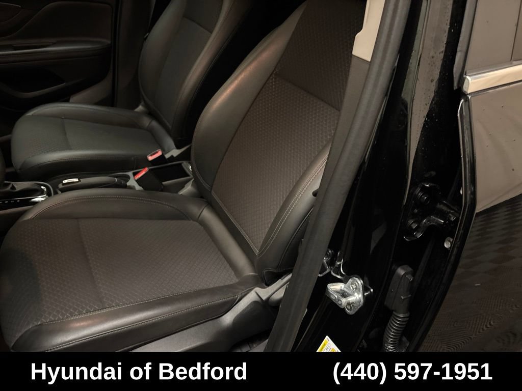 Used 2022 Buick Encore Preferred AWD/4WD image 13
