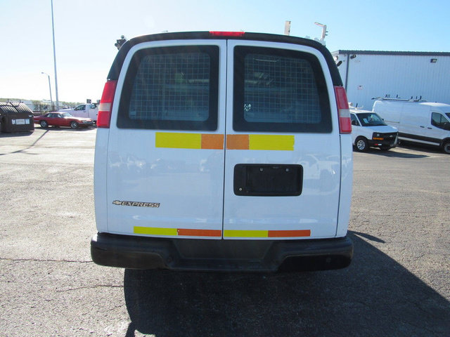 Used 2017 Chevrolet Express 2500 RWD image 3