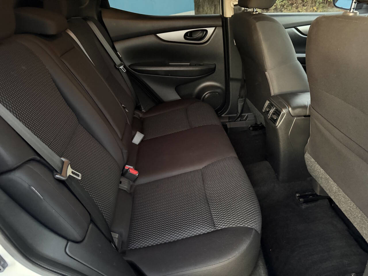 Used 2022 Nissan Rogue Sport S image 33