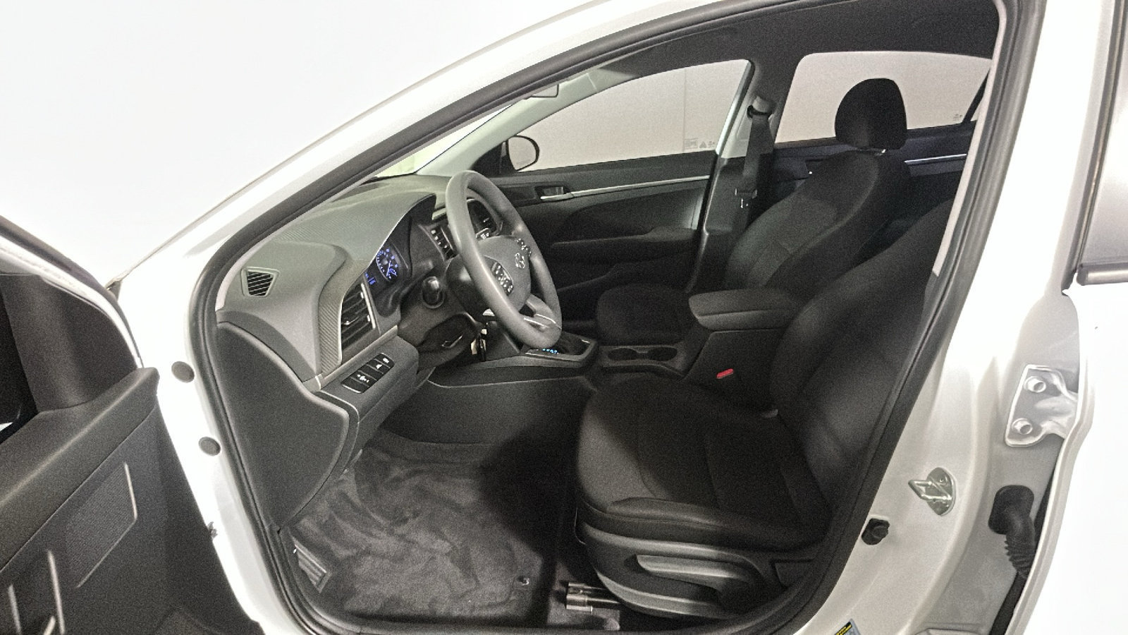 Used 2020 Hyundai Elantra SE w/ Cargo Package (C1) FWD image 14