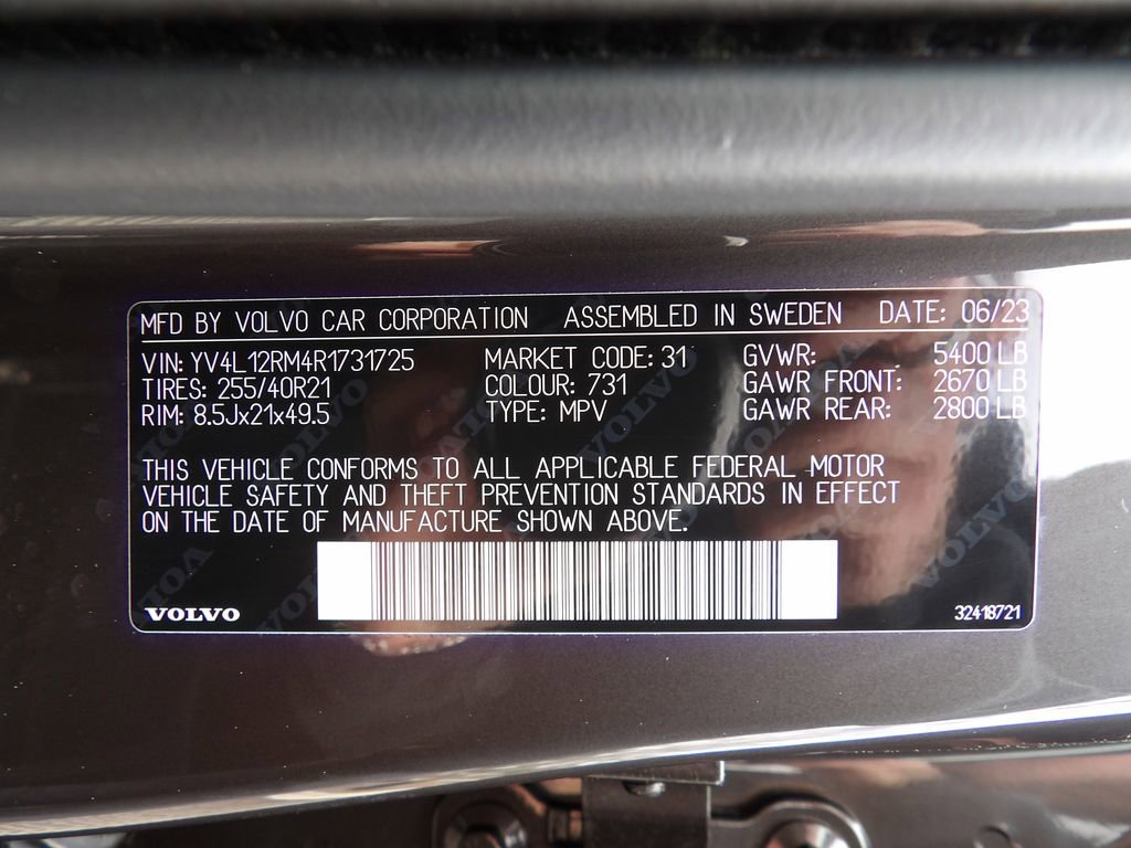 Certified 2024 Volvo XC60 B5 Ultimate w/ Protection Package Premier image 33