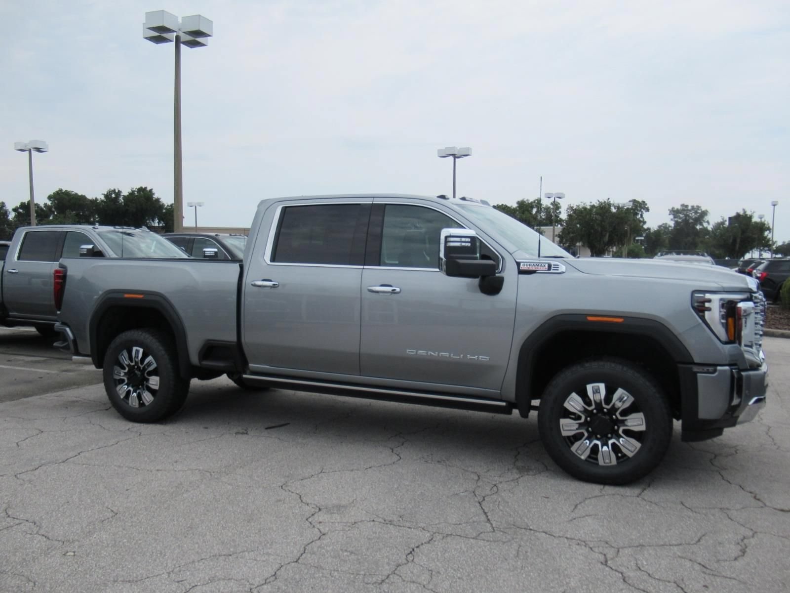 New 2026 GMC Sierra 2500 Denali w/ Denali Reserve Package AWD/4WD image 2