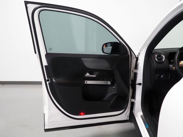 Used 2022 Mercedes-Benz EQB 300 4MATIC image 50