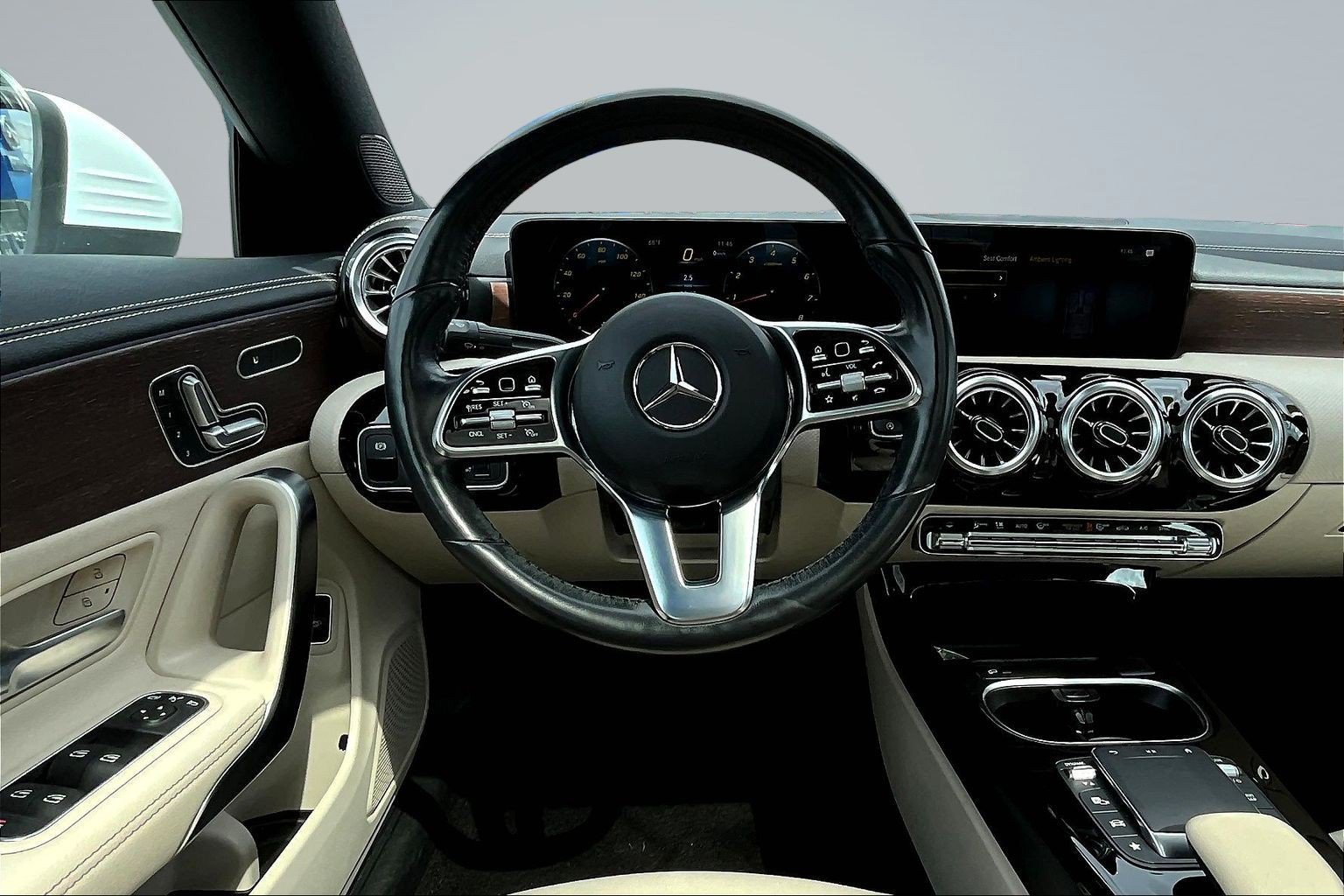 Used 2023 Mercedes-Benz CLA 250 4MATIC w/ Premium Package image 7