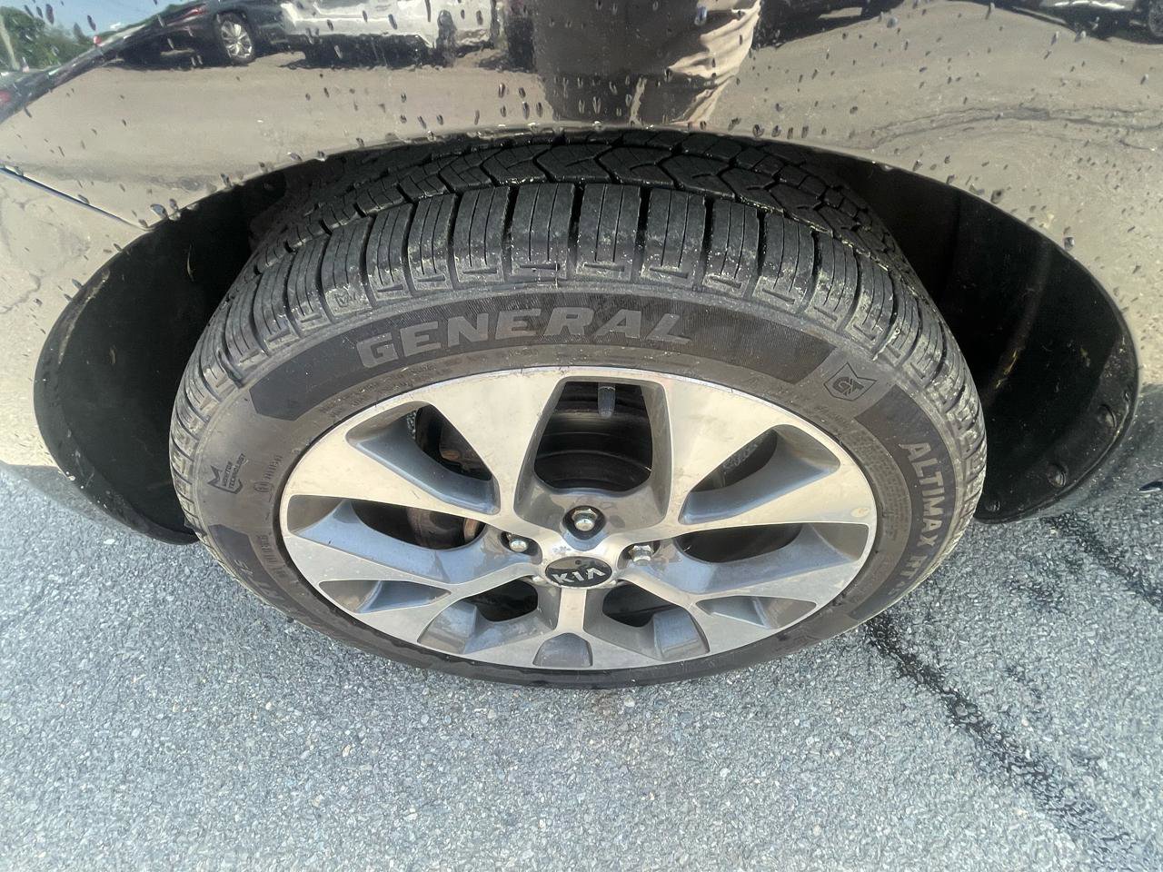 Used 2013 Kia Soul ! FWD image 18