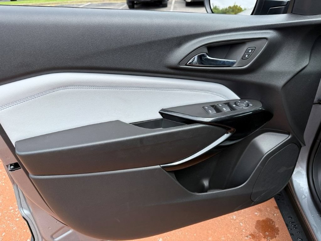 New 2026 Chevrolet Trax LT w/ Midnight Edition FWD image 8