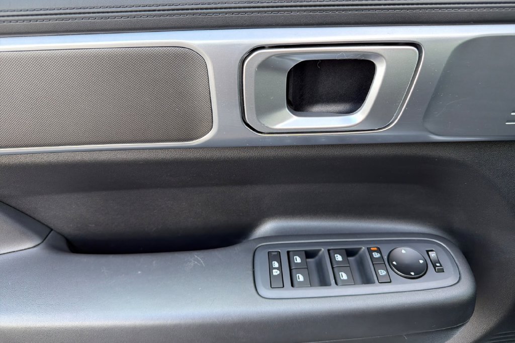 Certified 2025 Hyundai Santa Fe SE AWD/4WD image 12