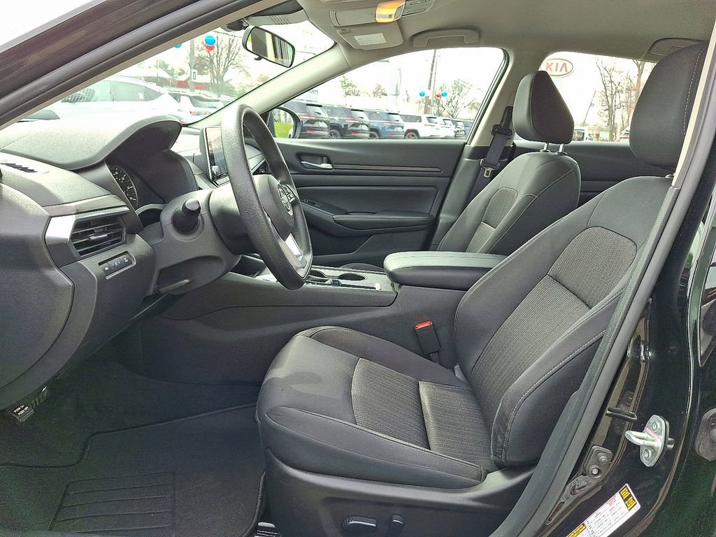 Used 2025 Nissan Altima 2.5 SV image 14