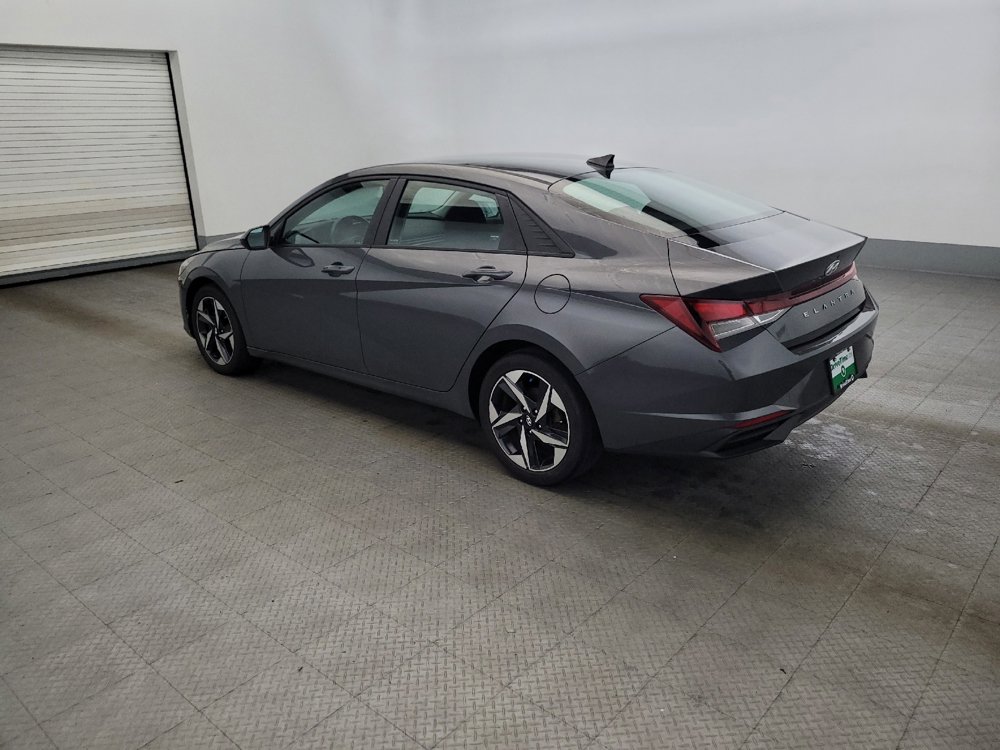 Used 2023 Hyundai Elantra SEL w/ Convenience Package FWD image 3