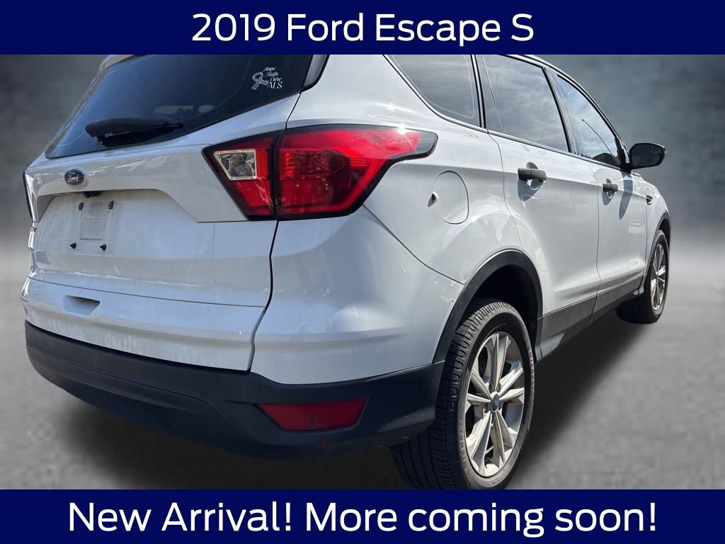 Used 2019 Ford Escape S image 4