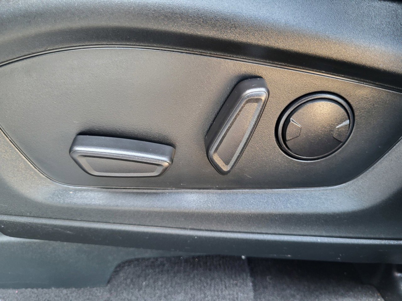 Used 2023 Ford Explorer Limited image 29