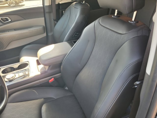 Used 2026 Kia Carnival EX FWD image 11