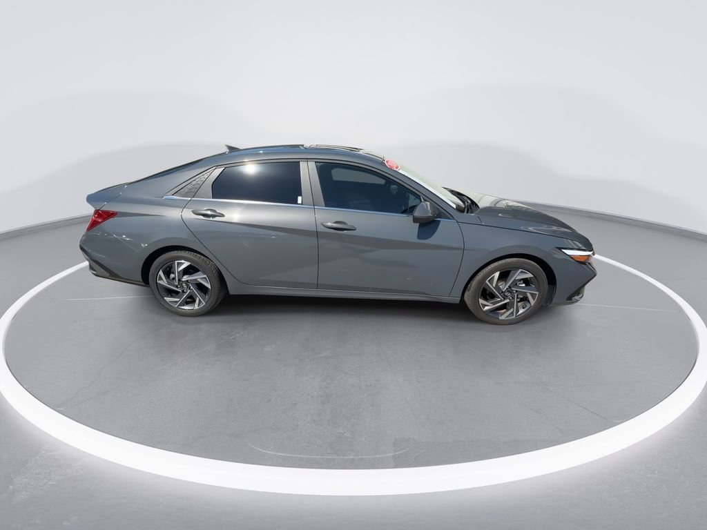 Used 2024 Hyundai Elantra SEL w/ Convenience Package FWD image 9