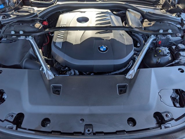 Used 2023 BMW 740i image 25