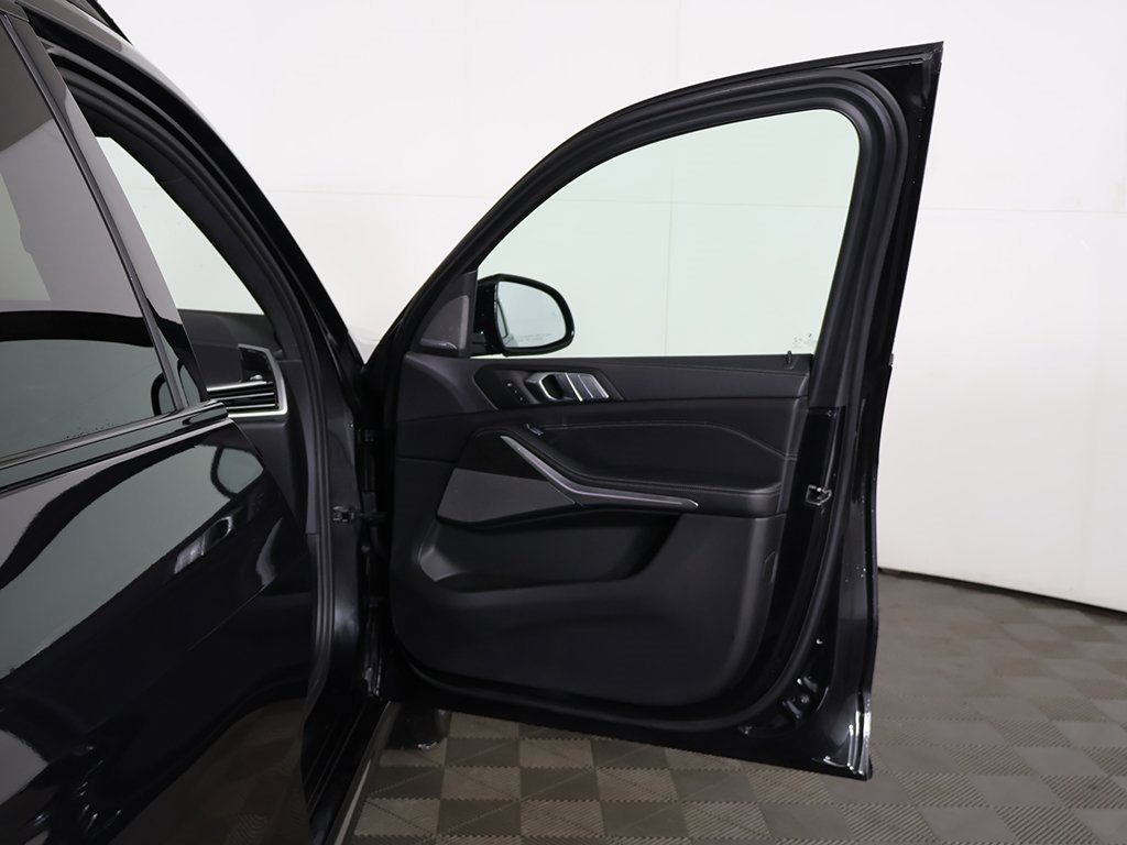 Used 2022 BMW X7 M50i image 26