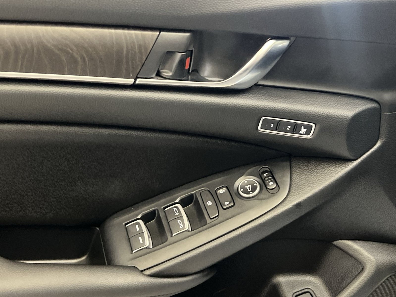 Used 2020 Honda Accord Touring image 14