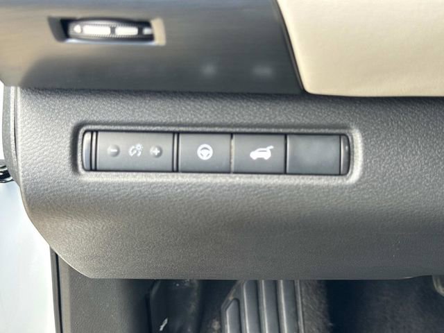 Used 2025 Nissan Pathfinder SL AWD/4WD image 27