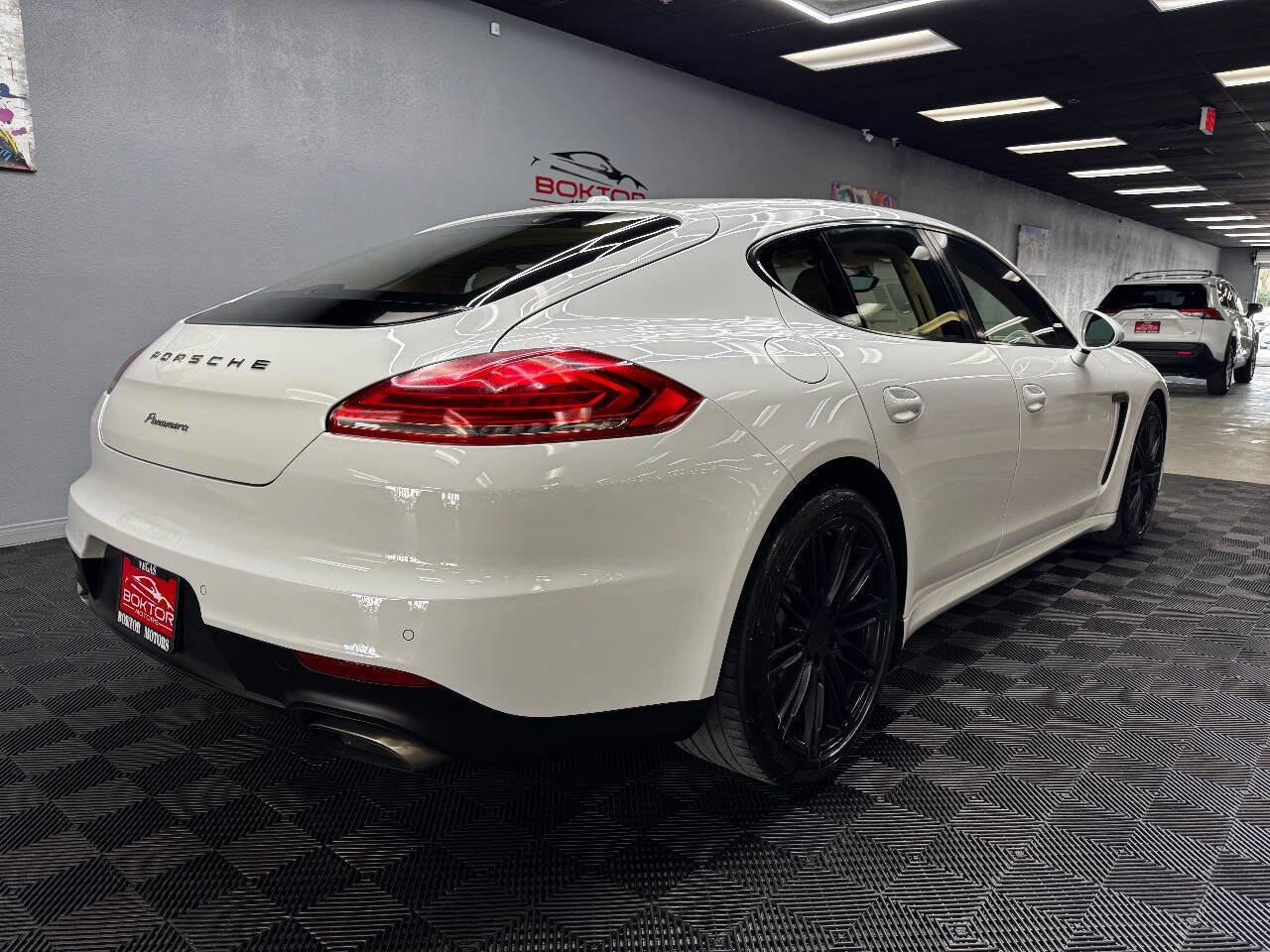 Used 2015 Porsche Panamera 4 image 12