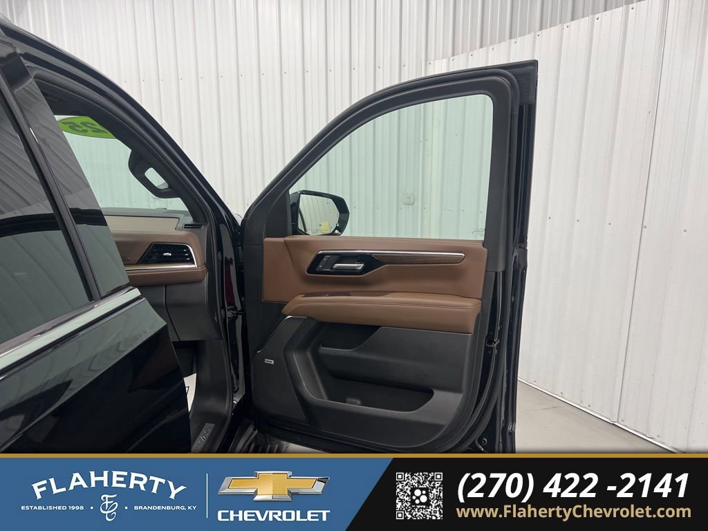 Used 2025 Chevrolet Suburban High Country image 14