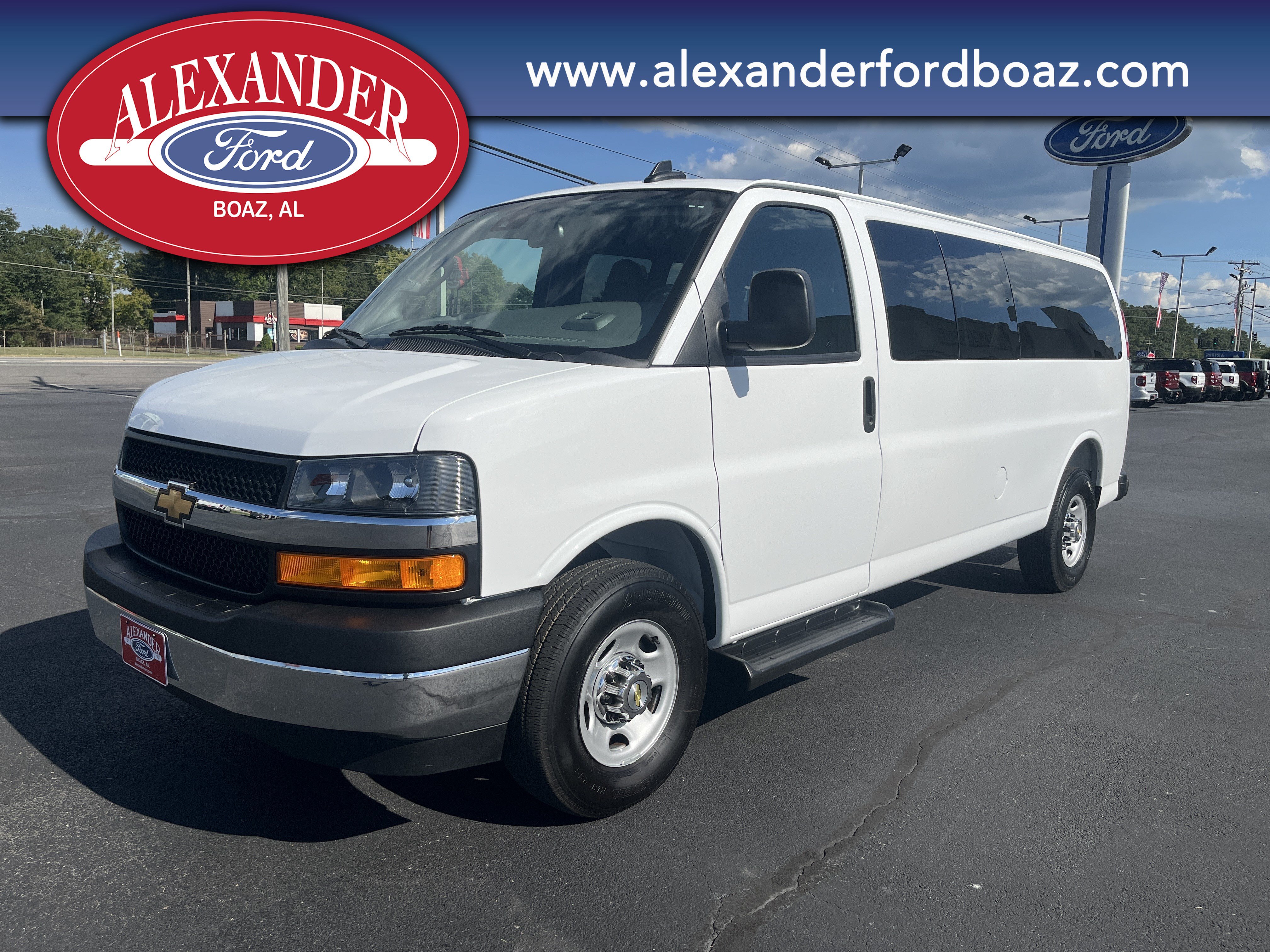 Used 2025 Chevrolet Express 3500 LT w/ LT Preferred Equipment Group RWD image 1