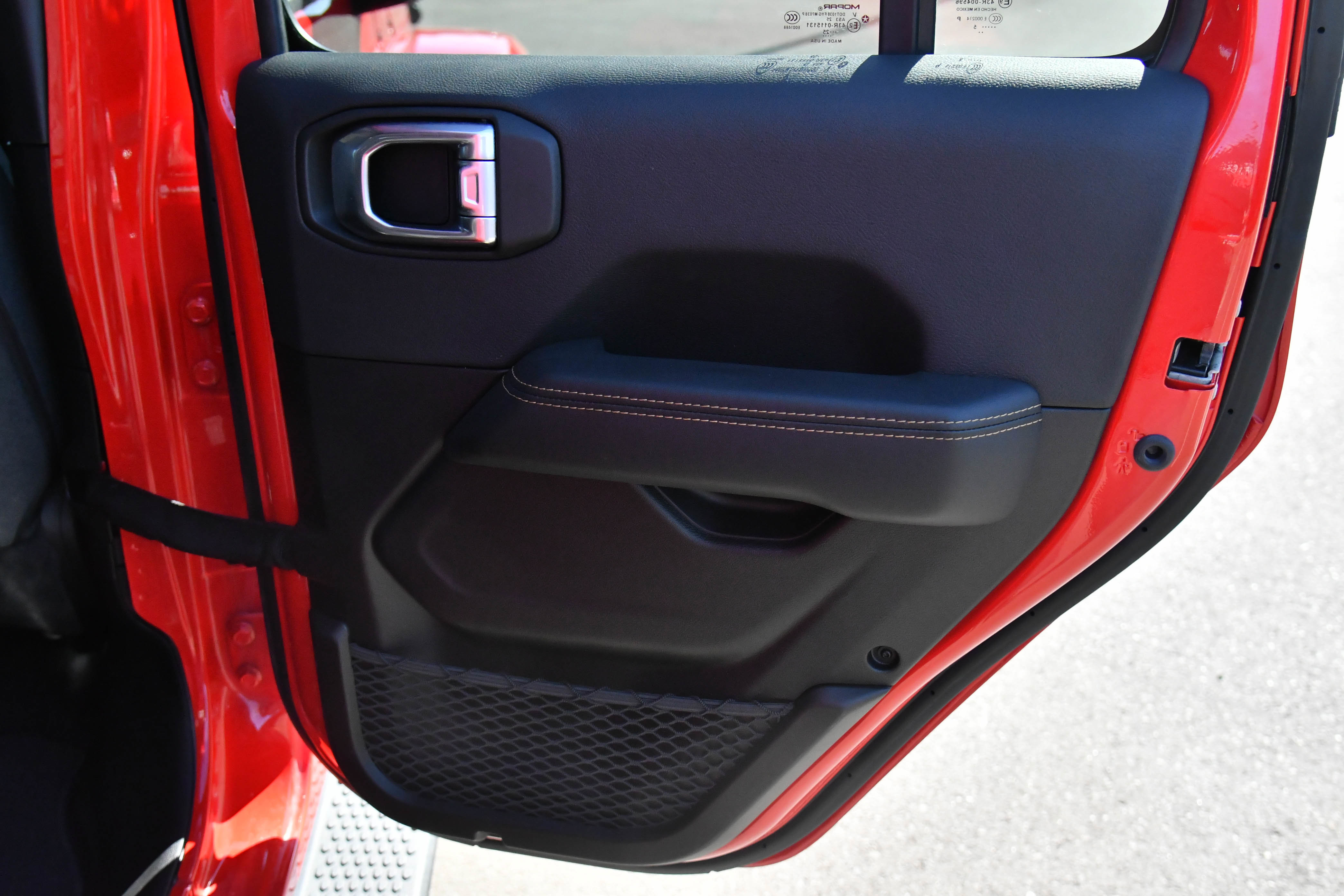 Used 2025 Jeep Wrangler Sahara image 43