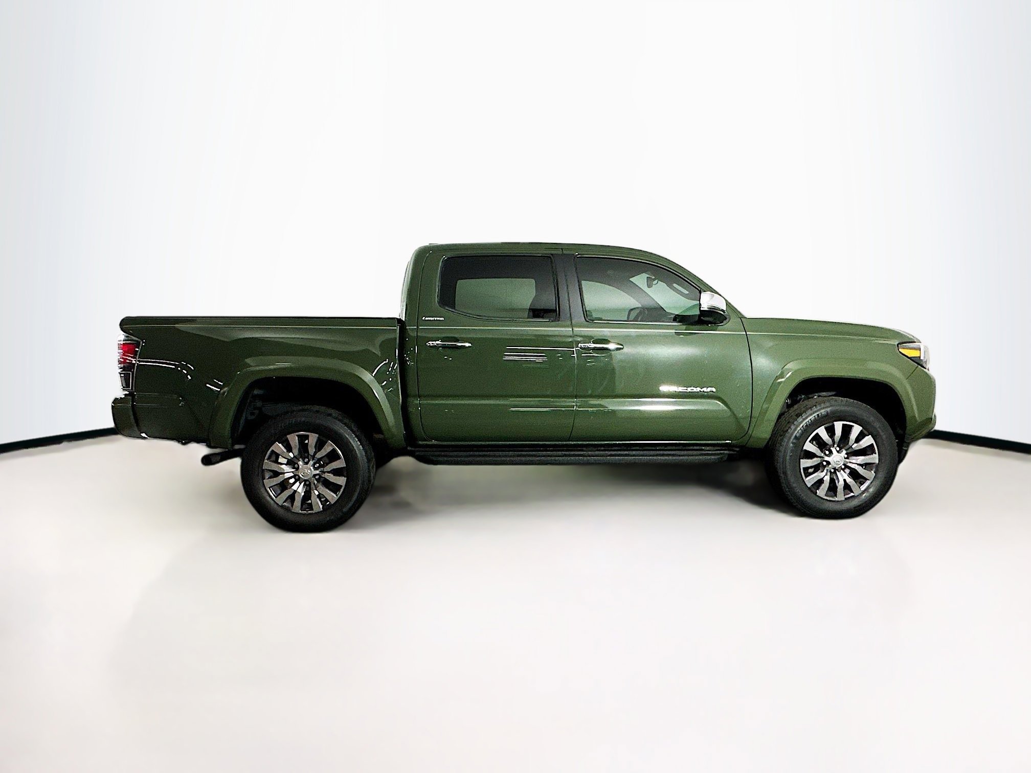Used 2021 Toyota Tacoma Limited image 10
