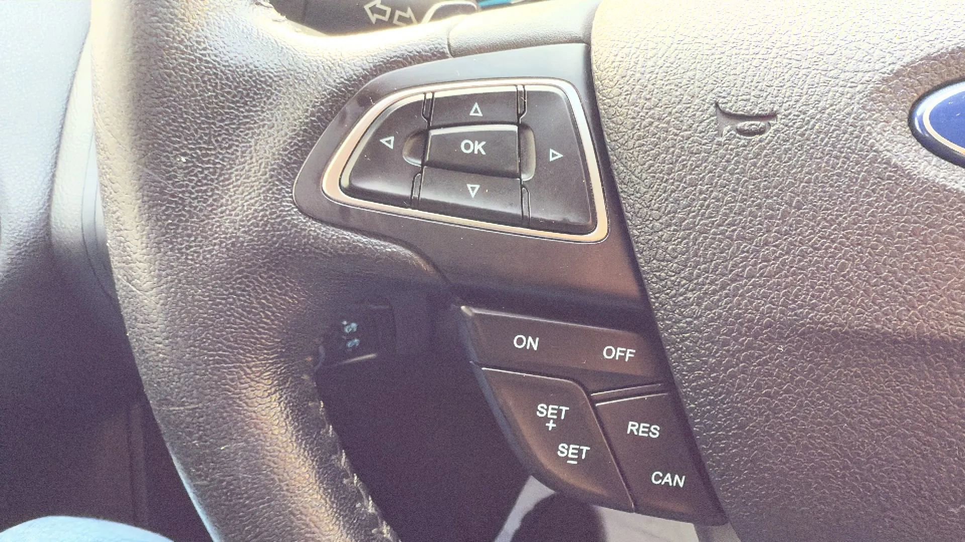 Used 2015 Ford Focus SE w/ SE Sport Package image 12