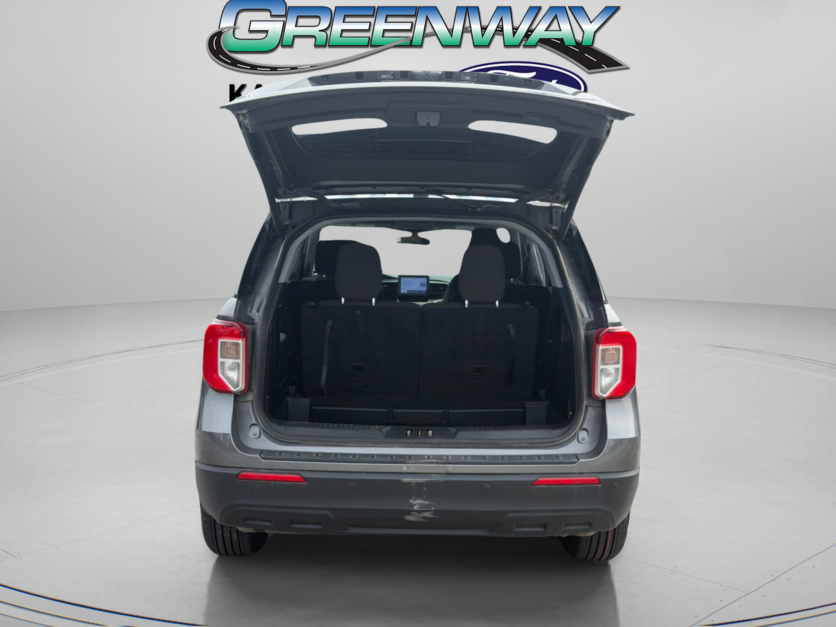 Used 2023 Ford Explorer XLT AWD/4WD image 9