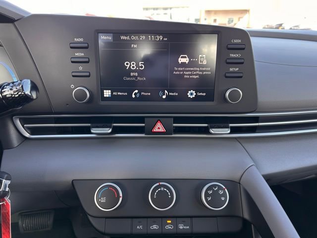 Used 2025 Hyundai Elantra SE image 12