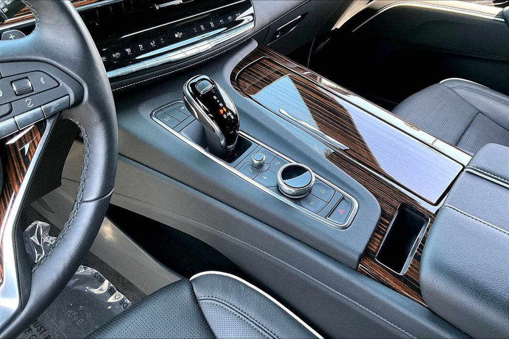 Used 2021 Cadillac Escalade Premium Luxury AWD/4WD image 15