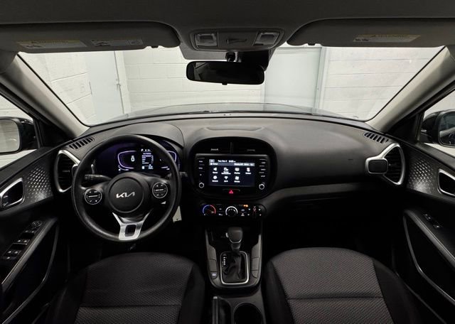Used 2023 Kia Soul LX w/ LX Technology Package image 15