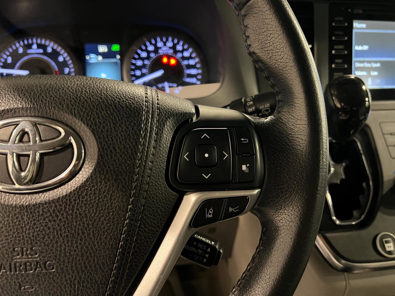 Used 2018 Toyota Sienna XLE w/ XLE Navigation Package image 14