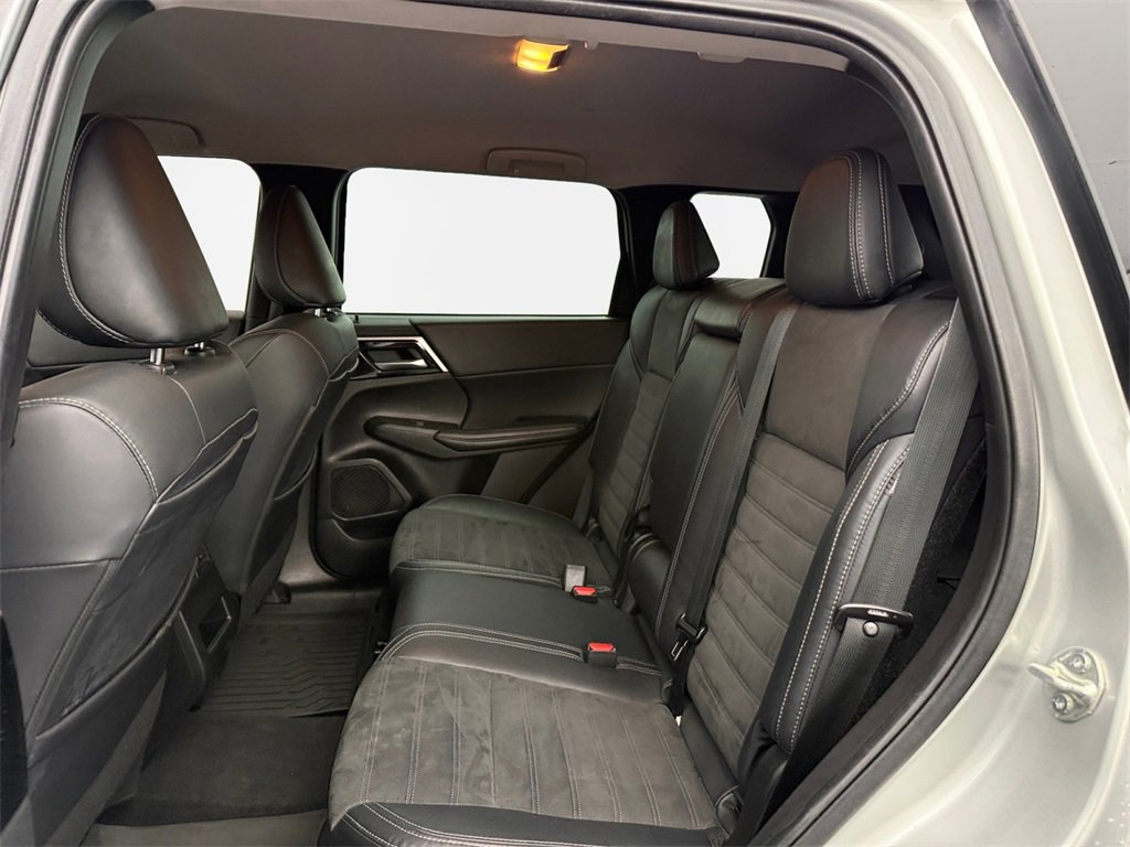 Used 2022 Mitsubishi Outlander SE image 23