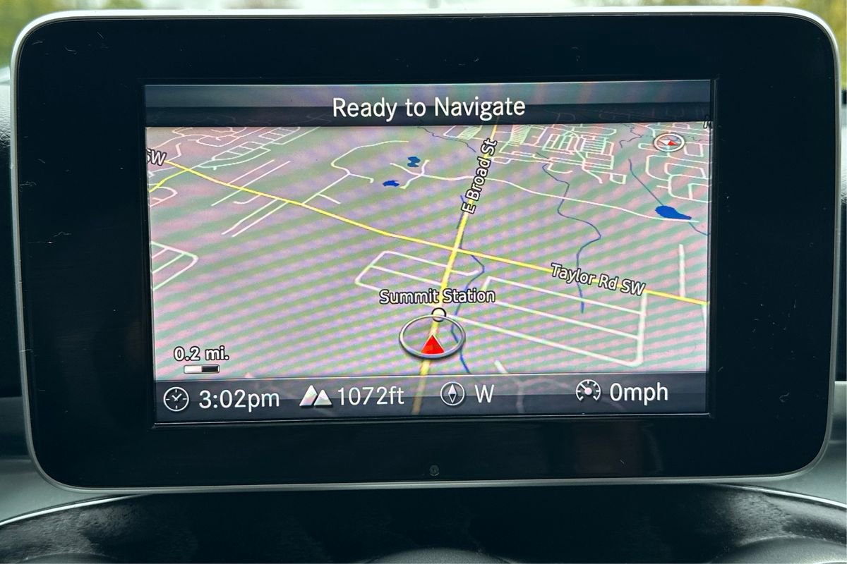 Used 2018 Mercedes-Benz GLC 300 w/ Premium Package image 32