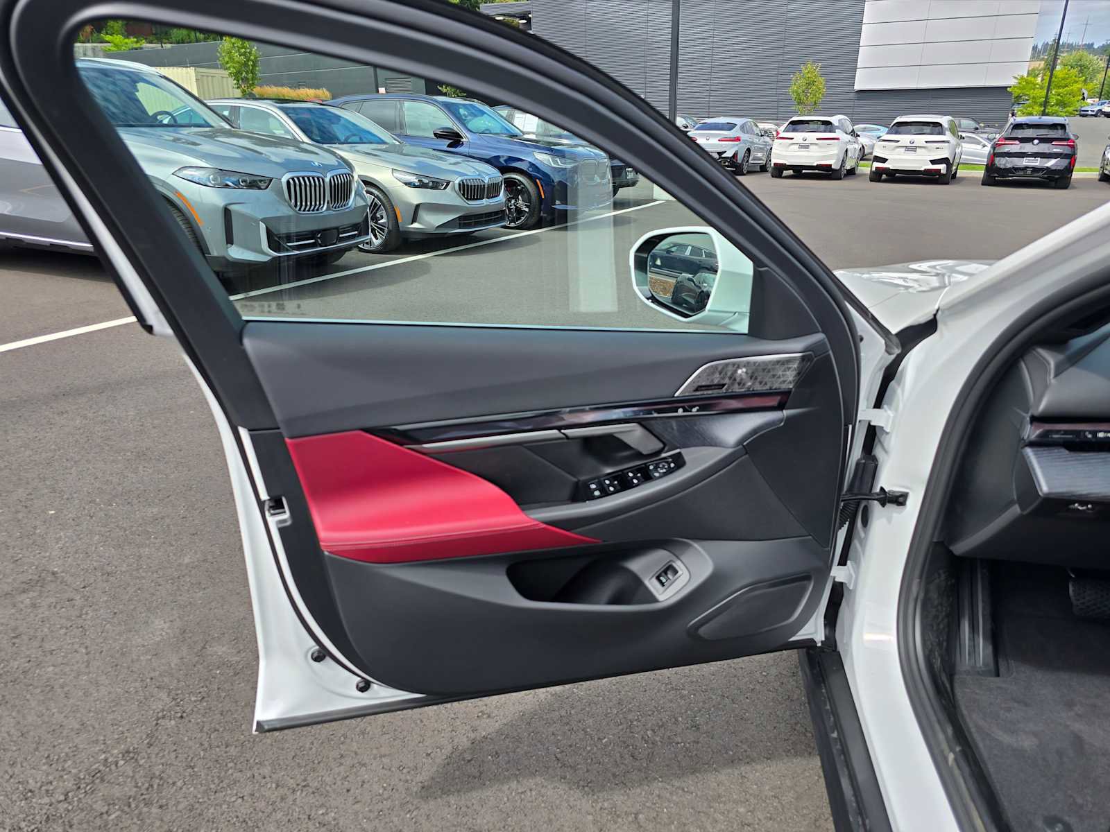 Used 2026 BMW i5 eDrive40 w/ Executive Package RWD image 20